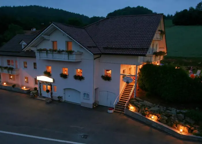 Konukevi Landpension & Gasthaus Monika